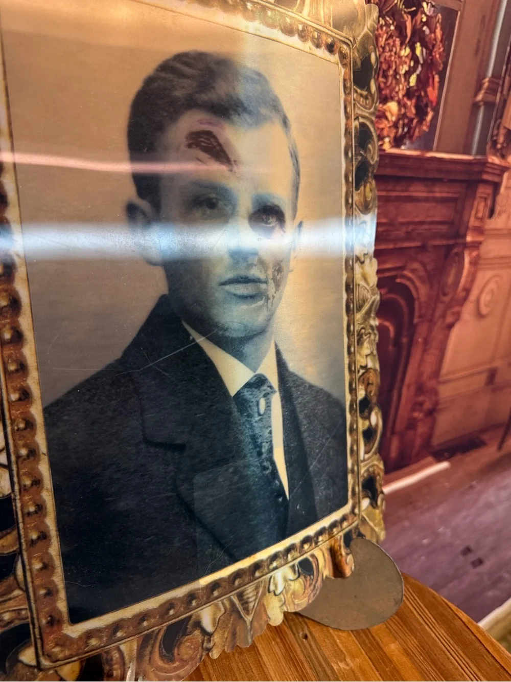 Halloween Lenticular Faux Antique Portrait Faux Ornate Frame Haunted House Home
